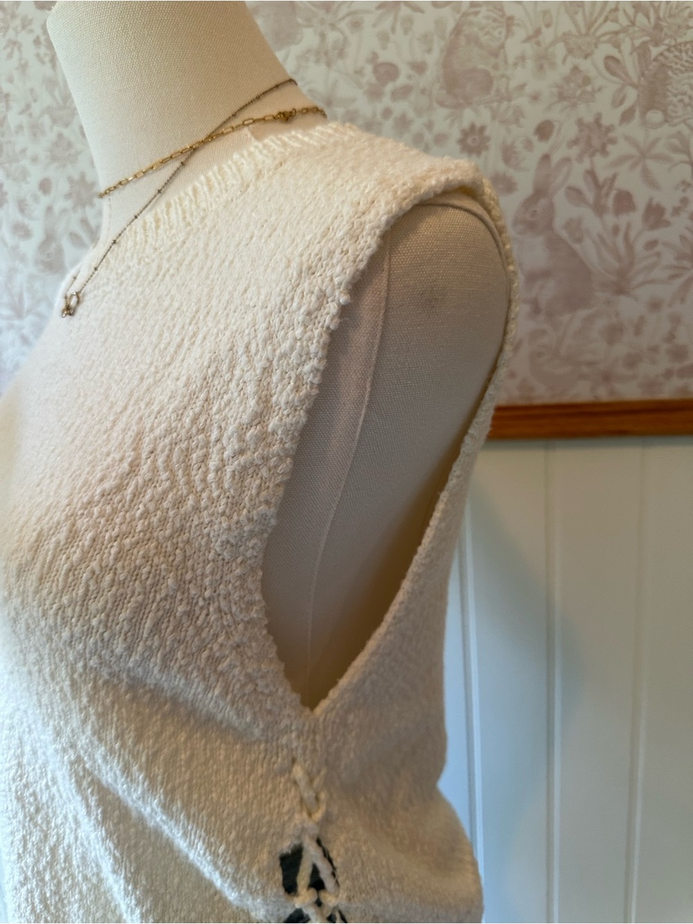 Mi Ami Cream Side-Tie Knit Sweater Vest – Size Medium - Picture 7 of 9
